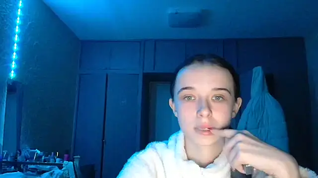 Snapshot of Emilia_Light chatting on February 12, 2026, 5:45 pm Emilia Light online show from February 12, 2026, 5:45 pm