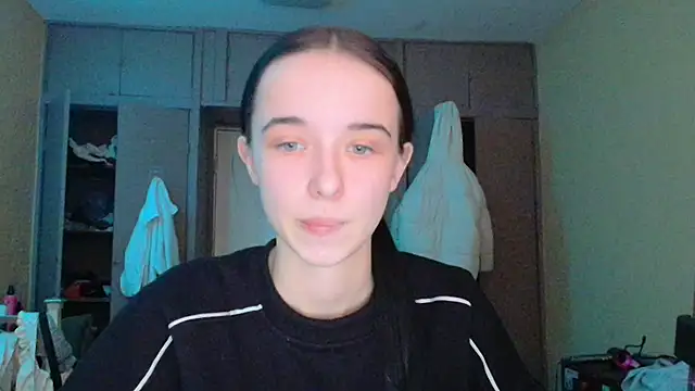 Snapshot of Emilia_Light chatting on February 16, 2026, 8:24 am Emilia Light online show from February 16, 2026, 8:24 am