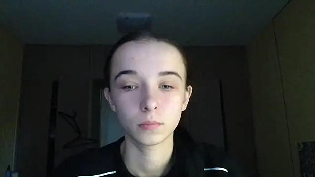 Snapshot of Emilia_Light chatting on October 14, 2025, 5:19 am Emilia Light online show from October 14, 2025, 5:19 am