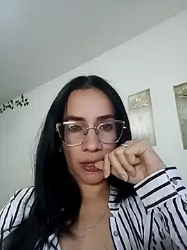 YaraDuartee online show from December 2, 2025, 12:33 am