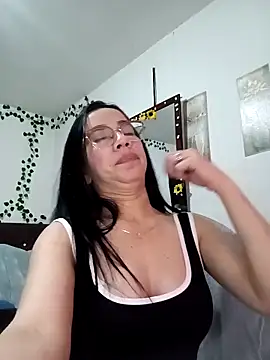 YaraDuartee online show from November 19, 2025, 12:54 am