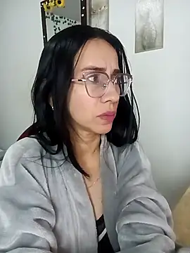 YaraDuartee online show from December 13, 2025, 8:04 pm