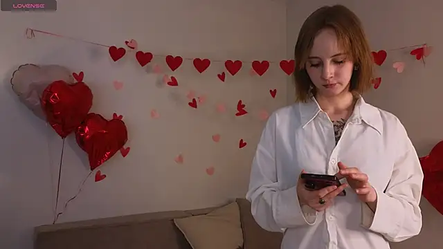 TwixieGuo online show from March 1, 2026, 11:43 am