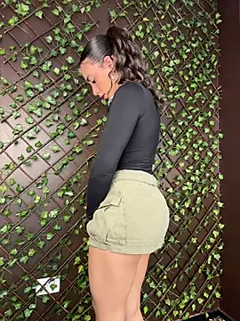 Capricho 01 online show from February 5, 2026, 6:15 pm