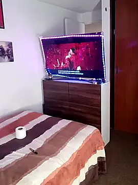 pinklajokr online show from November 26, 2025, 8:42 pm