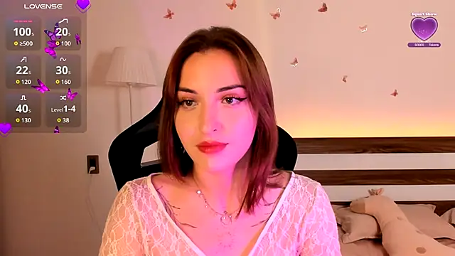 AmyVilvet  online show from October 25, 2025, 9:04 pm