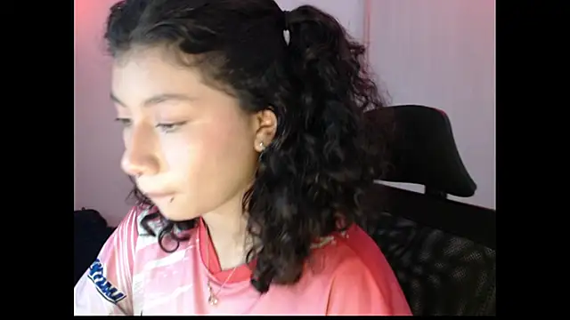 Ivonnybonn online show from November 4, 2025, 6:17 am