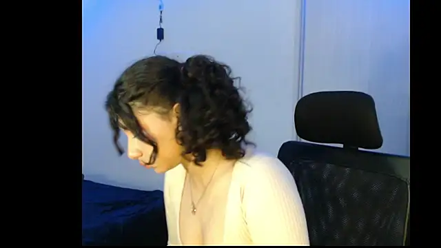 Ivonnybonn online show from October 26, 2025, 6:25 am