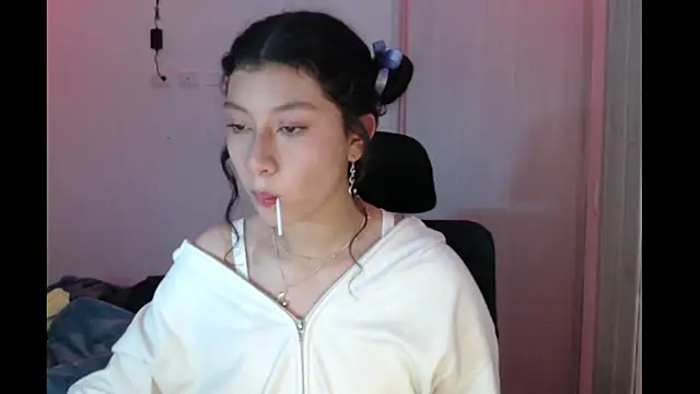 Ivonnybonn online show from November 26, 2025, 7:19 am