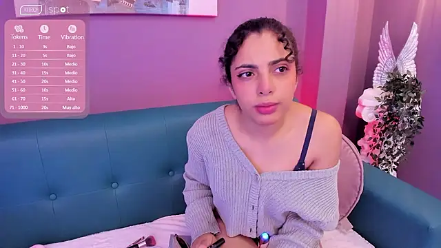 Snapshot of Alessiia__ chatting on February 6, 2026, 3:35 am Alessiia online show from February 6, 2026, 3:35 am