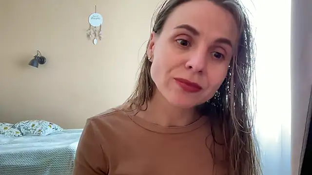 AnnieLove7722 online show from May 4, 2026, 12:08 pm