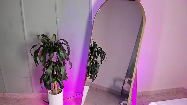 Athenea  fox online show from October 1, 2025, 12:31 pm