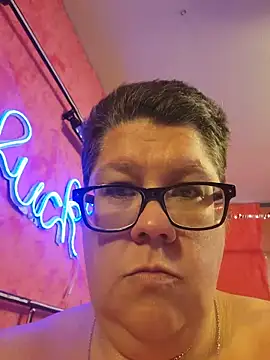 violentviolet68 online show from June 11, 2026, 5:32 pm