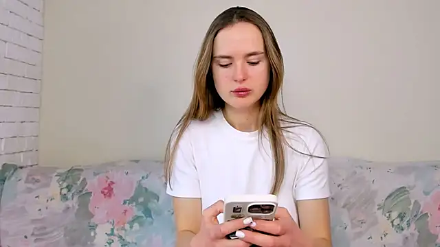 LilMary  online show from February 4, 2026, 7:47 am