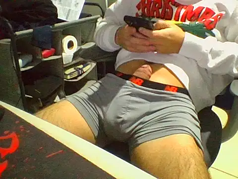 AlbertoRuiz086 online show from November 7, 2025, 7:24 am