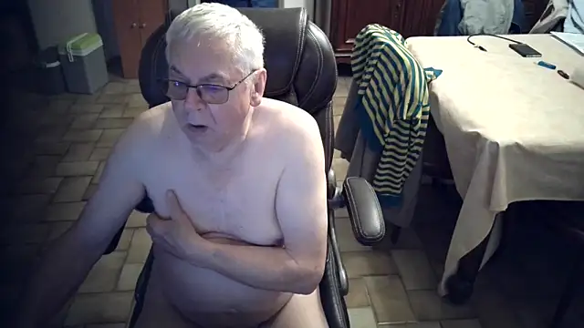 Snapshot of Alain633 chatting on October 8, 2025, 6:26 am Alain633 online show from October 8, 2025, 6:26 am