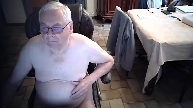 Snapshot of Alain633 chatting on October 1, 2025, 6:29 am Alain633 online show from October 1, 2025, 6:29 am