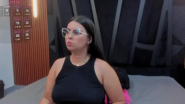 Valka Ross online show from December 17, 2025, 11:32 pm