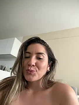 Snapshot of Mariana_gom chatting on July 6, 2026, 3:03 pm Mariana gom online show from July 6, 2026, 3:03 pm