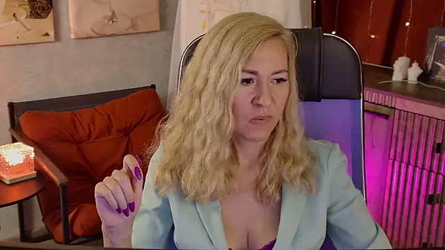 DonnaSmitth online show from June 15, 2026, 7:46 pm