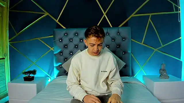 Lian Miller1  online show from October 11, 2025, 12:06 pm