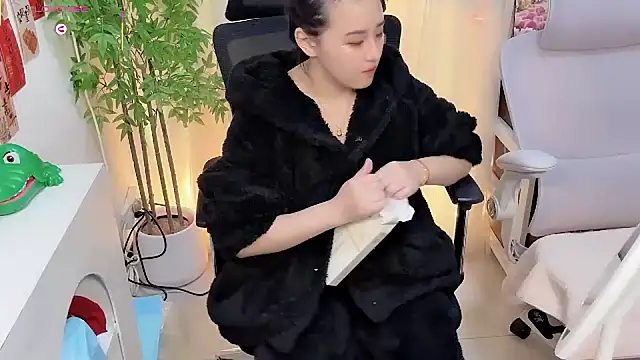 NEWONETO online show from January 14, 2026, 2:20 pm