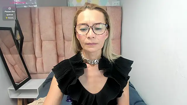 Issa Milf   online show from March 17, 2026, 1:25 pm