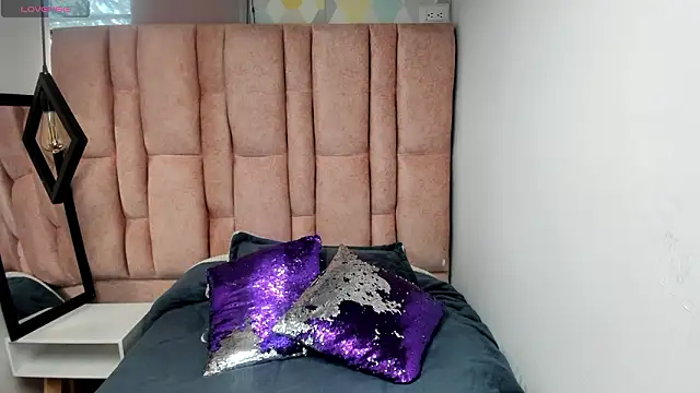 Issa Milf   online show from February 21, 2026, 1:02 pm