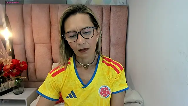 Issa Milf   online show from July 3, 2026, 3:29 pm