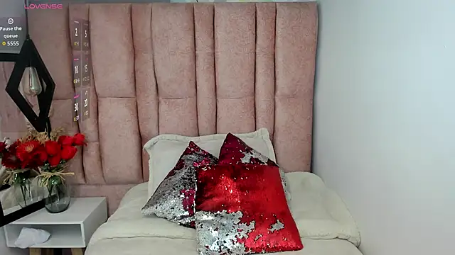 Issa Milf   online show from June 16, 2026, 1:33 pm