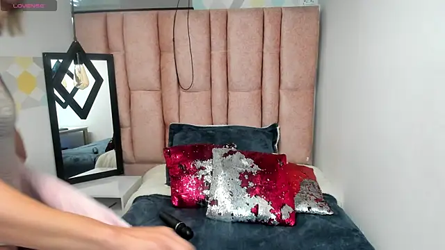 Issa Milf   online show from April 25, 2026, 1:41 pm