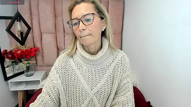 Issa Milf   online show from June 15, 2026, 1:55 pm