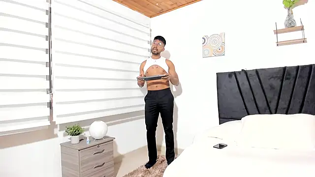 Taylormaccurdy  online show from October 1, 2025, 3:16 pm