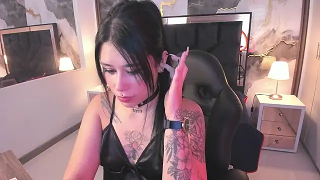 SusanVilla online show from June 22, 2026, 7:44 pm