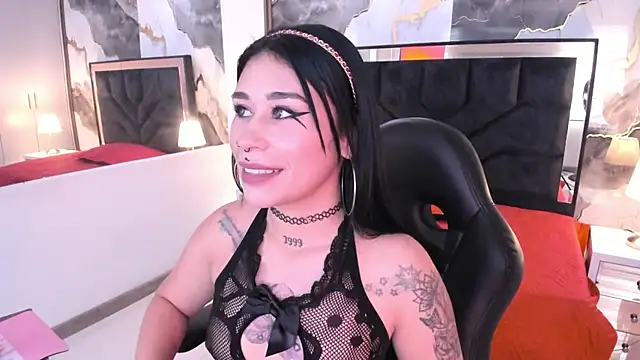 SusanVilla online show from May 9, 2026, 7:39 pm