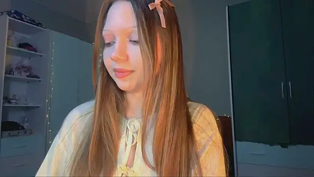 EmiIyKitty online show from October 1, 2025, 8:02 pm