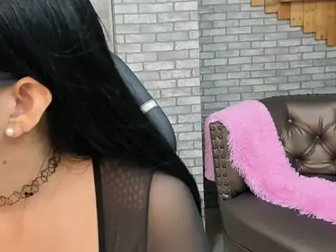 Alisonn Doll online show from October 18, 2025, 1:13 pm