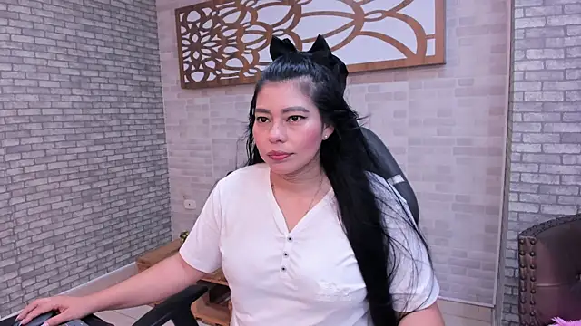 Alisonn Doll online show from October 14, 2025, 2:39 pm