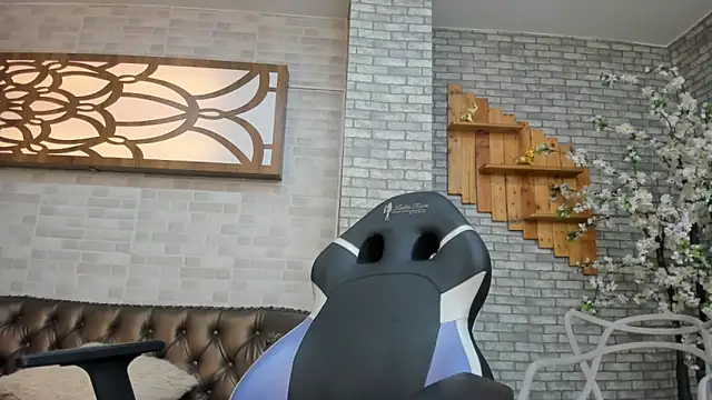 Alisonn Doll online show from February 2, 2026, 6:40 pm