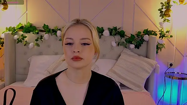 EllyLinn online show from April 23, 2026, 4:41 pm