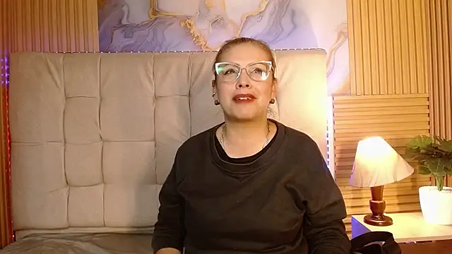 mavyhot303 online show from November 5, 2025, 10:24 pm