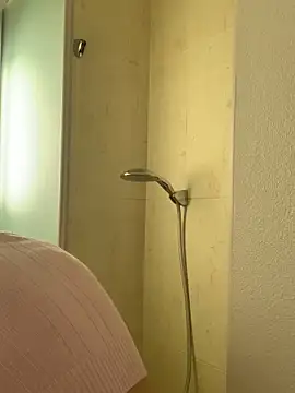 GoldenPussy1329 online show from January 19, 2026, 1:26 pm