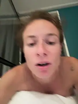 GoldenPussy1329 online show from June 7, 2026, 8:58 pm