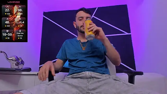 VynnyBlacke  online show from October 13, 2025, 8:21 pm