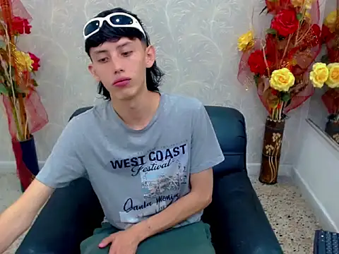 thaigo twink38 online show from October 2, 2025, 3:54 am