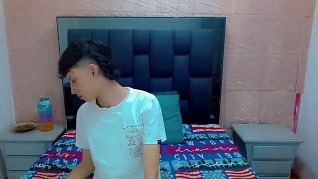 thaigo twink38 online show from November 4, 2025, 3:43 am