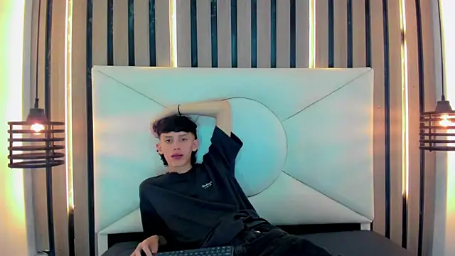 thaigo twink38 online show from April 23, 2026, 4:41 am