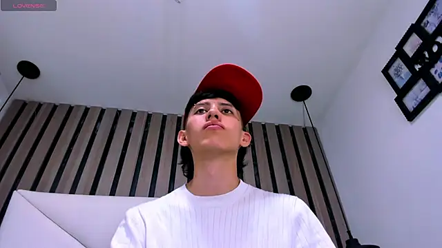 thaigo twink38 online show from April 27, 2026, 3:48 am