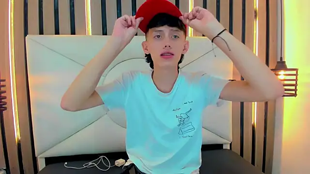 thaigo twink38 online show from April 24, 2026, 8:05 am