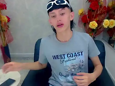 thaigo twink38 online show from October 7, 2025, 3:29 am